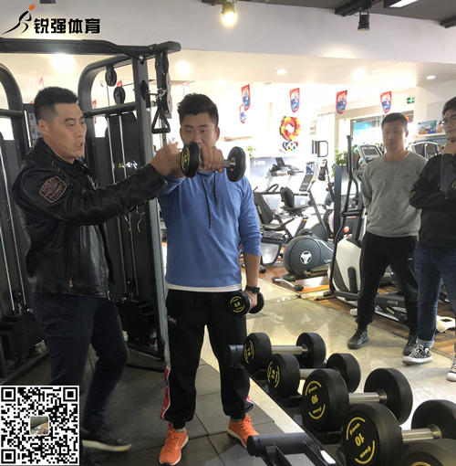 哑铃使用2.jpg